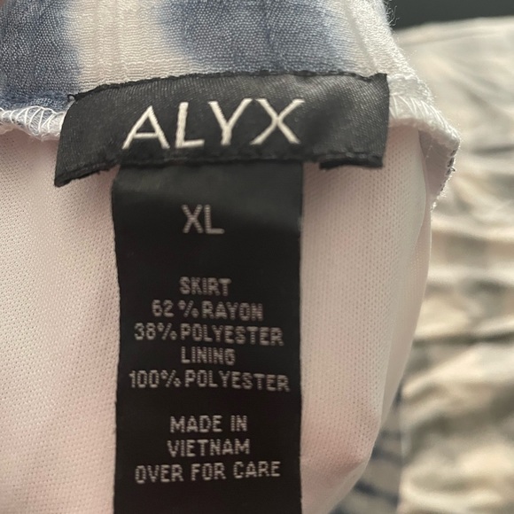 Blue/white tie dye skirt - Picture 8 of 12